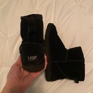 Short UGGS